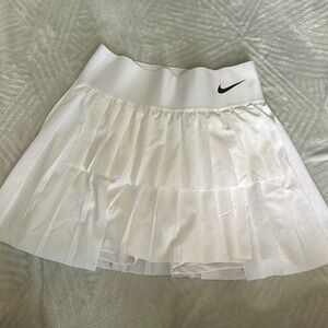 White pleated tennis skirt. Size small